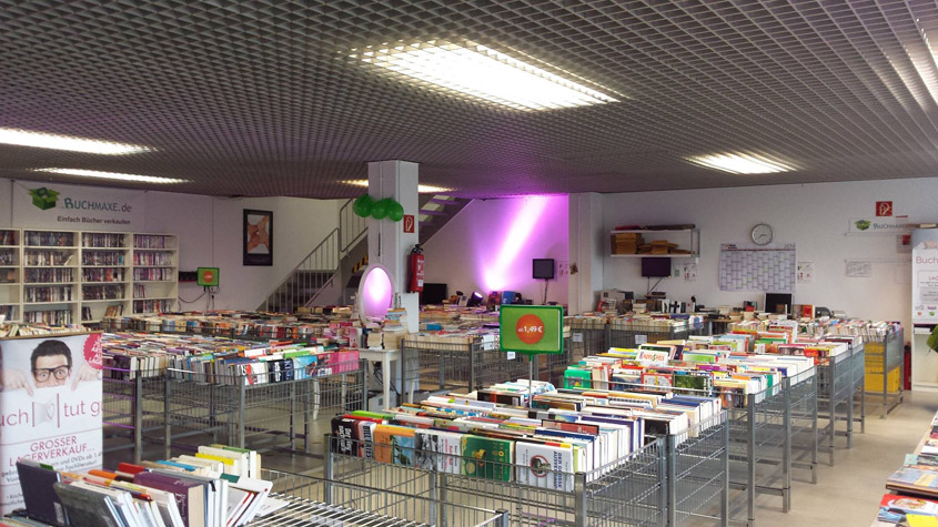 Großer Lagerverkauf mit Spendenaktion bei Buchmaxe